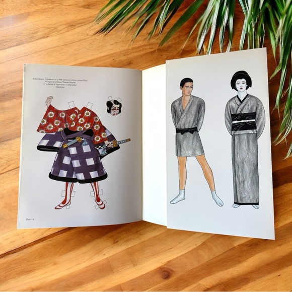 Kabuki Costumes Paper Dolls by Ming-Ju Sun – Dover Publications (1995) - Picture 7 of 9